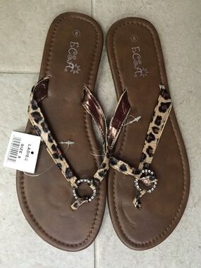 Leopard Print T-Strap Sandals with Rhinestone Ring - Brown